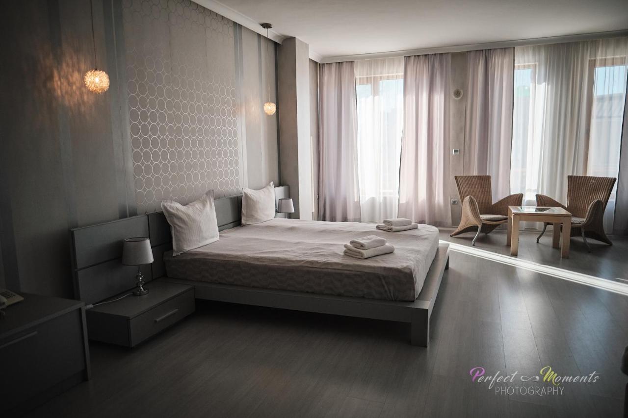 Family Hotel Classic Varna ภายนอก รูปภาพ