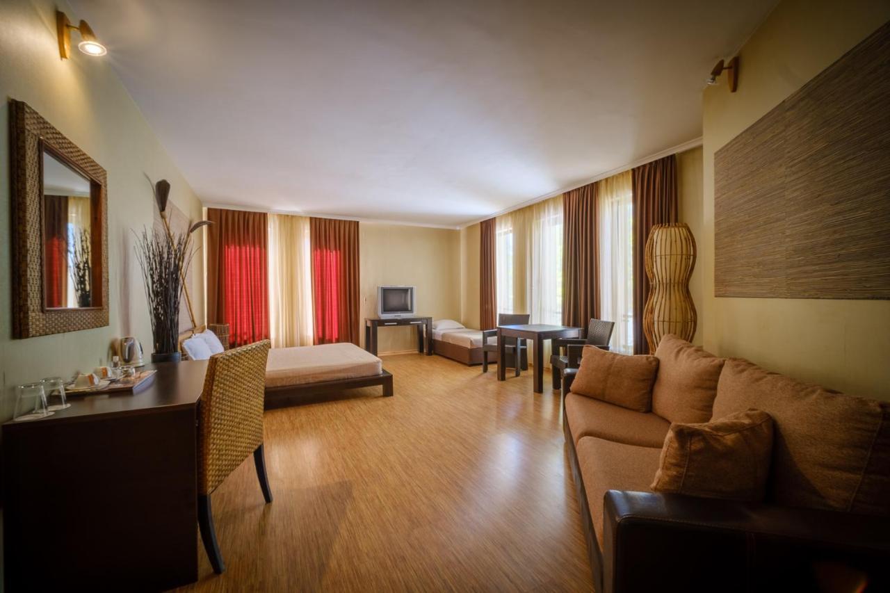 Family Hotel Classic Varna ภายนอก รูปภาพ