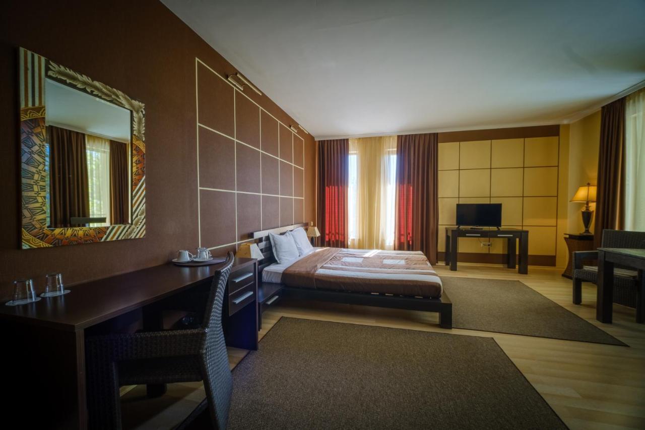 Family Hotel Classic Varna ภายนอก รูปภาพ
