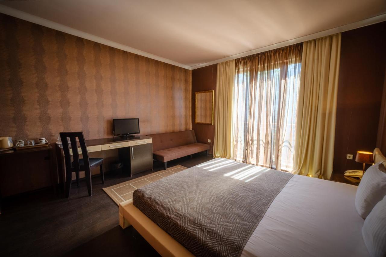 Family Hotel Classic Varna ภายนอก รูปภาพ