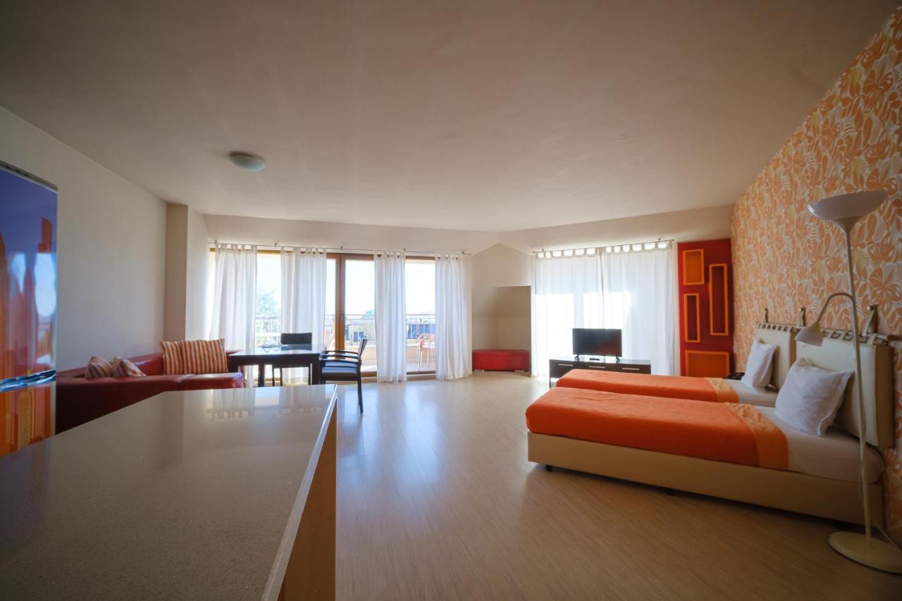 Family Hotel Classic Varna ภายนอก รูปภาพ
