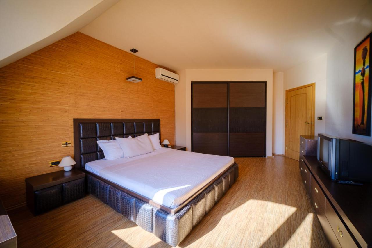 Family Hotel Classic Varna ภายนอก รูปภาพ