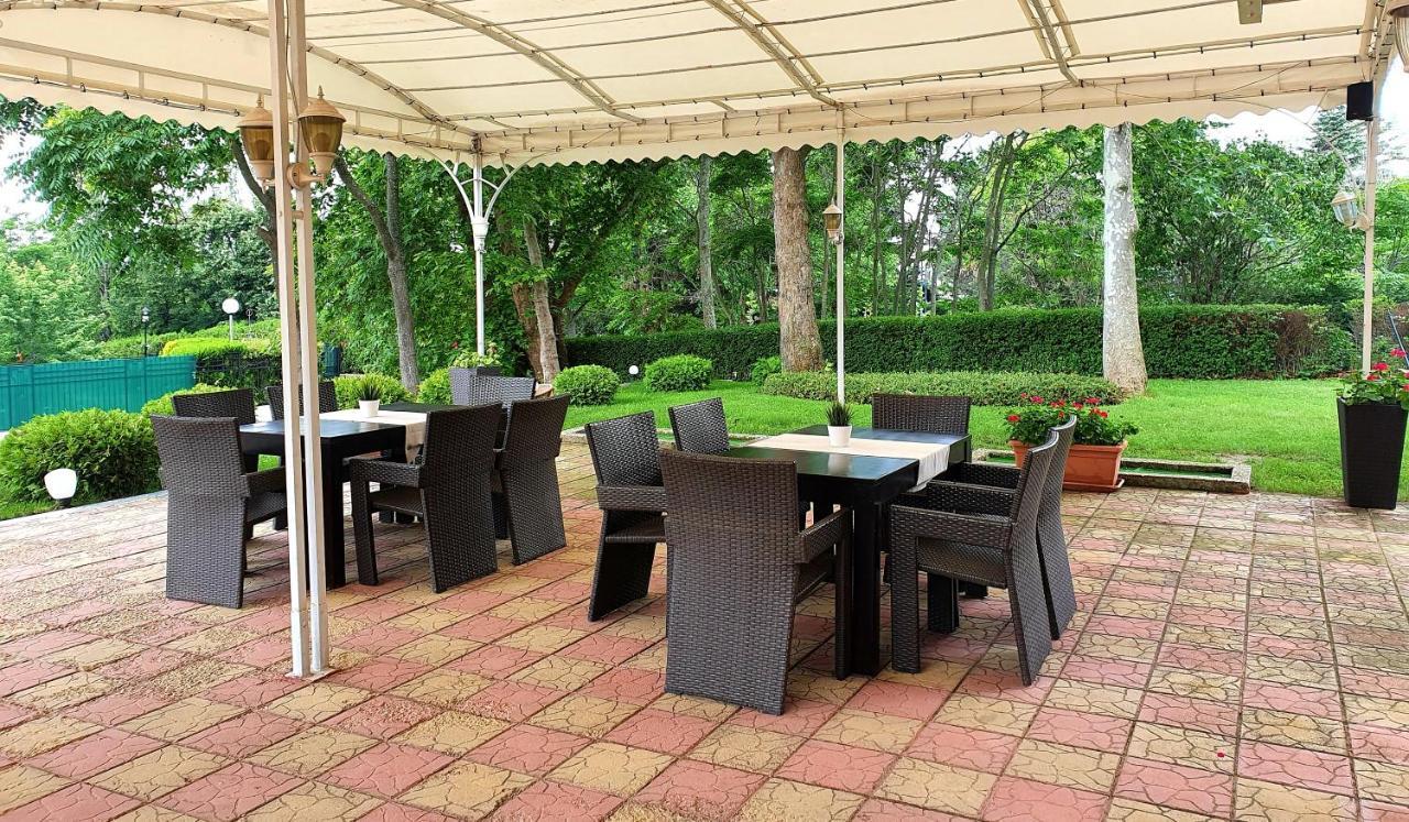 Family Hotel Classic Varna ภายนอก รูปภาพ